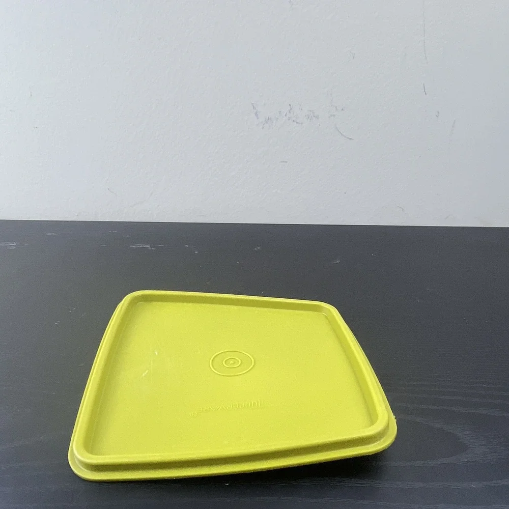 Tupperware 1363-25 Square Snap Replacement Lid Lime Green 6.5
